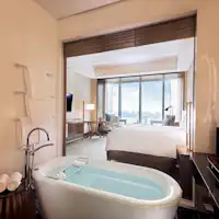 ガラス張りのバスルーム ベイビュールーム