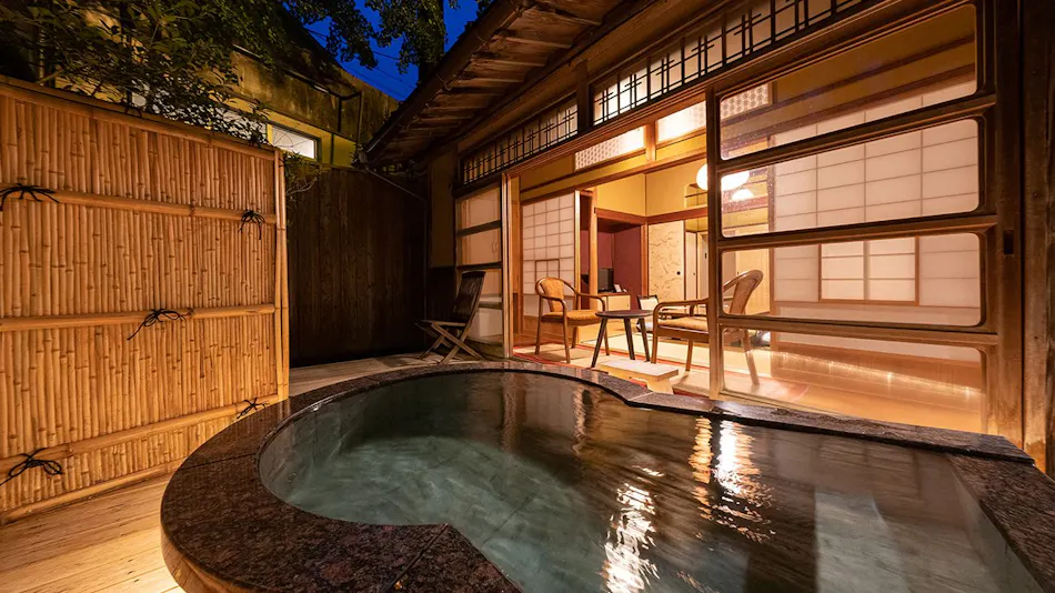 Registered Tangible Cultural Property Ryokan Meisen Kagiyu Okutsuso