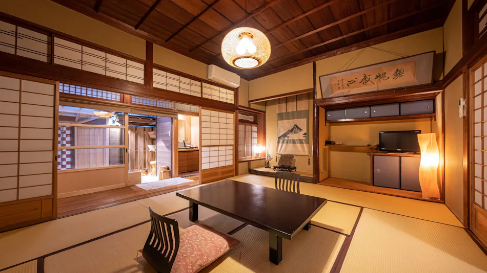Registered Tangible Cultural Property Ryokan Meisen Kagiyu Okutsuso