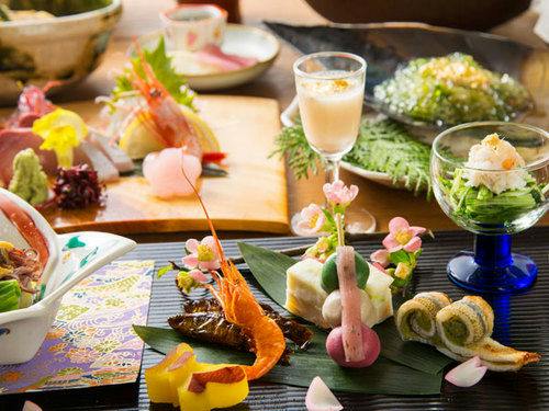 【定番ベストセラー】旬を味わう「月替り懐石」～魯山人ゆかりの宿で歴史と美食にふれる旅