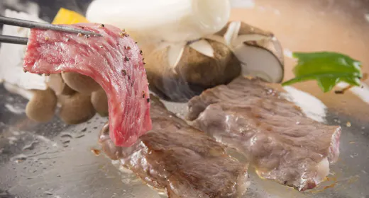 【お手頃UPグレード】能登牛のひとくちステーキ付懐石 水晶プレート焼きで頂く素材の凝縮された旨み