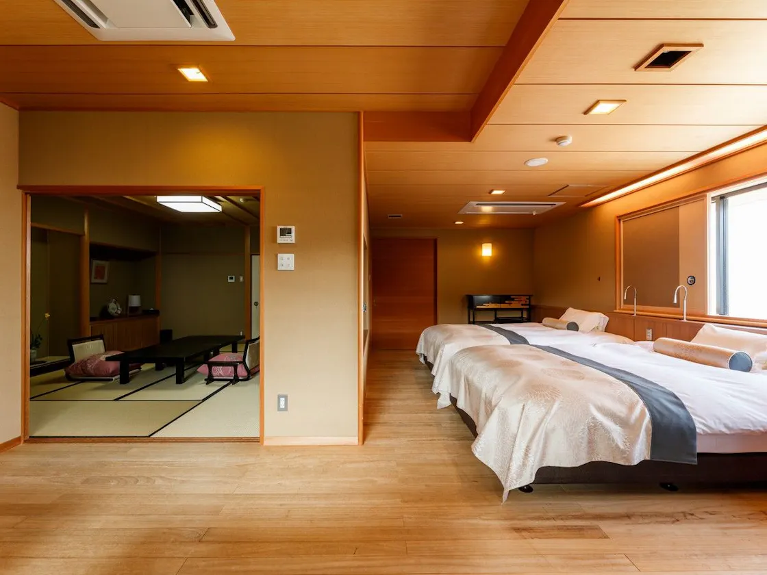 黄土色~露天風呂付プレミアム和洋室