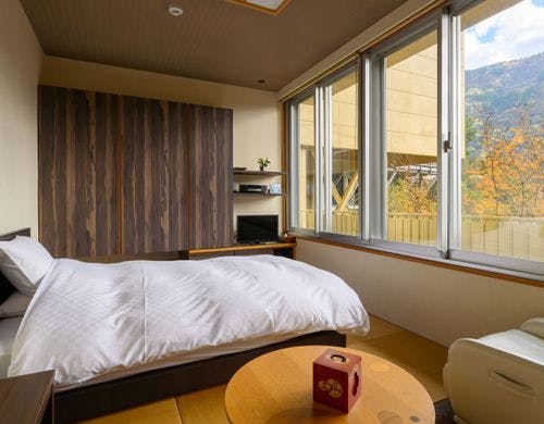 本館和室6畳ダブルベッド