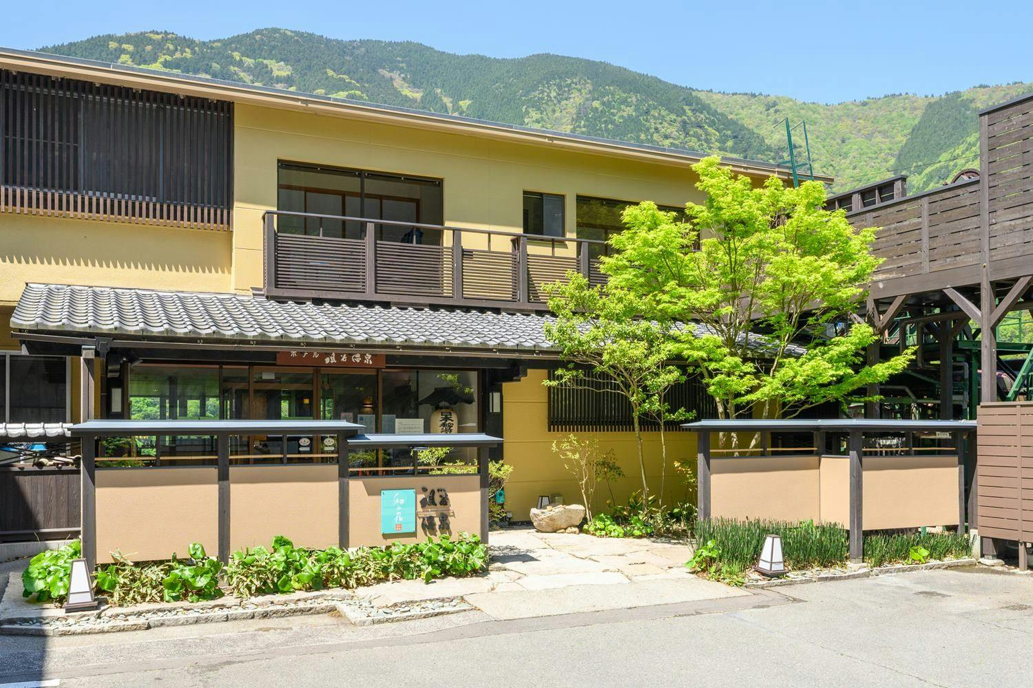 ฤดูใบไม้ผลิ ประตูหน้า