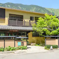 ฤดูใบไม้ผลิ ประตูหน้า