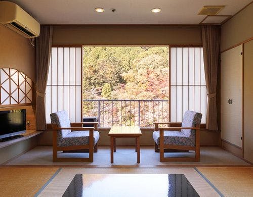 【和室10畳】鬼怒川を眼下に望む寛ぎの客室