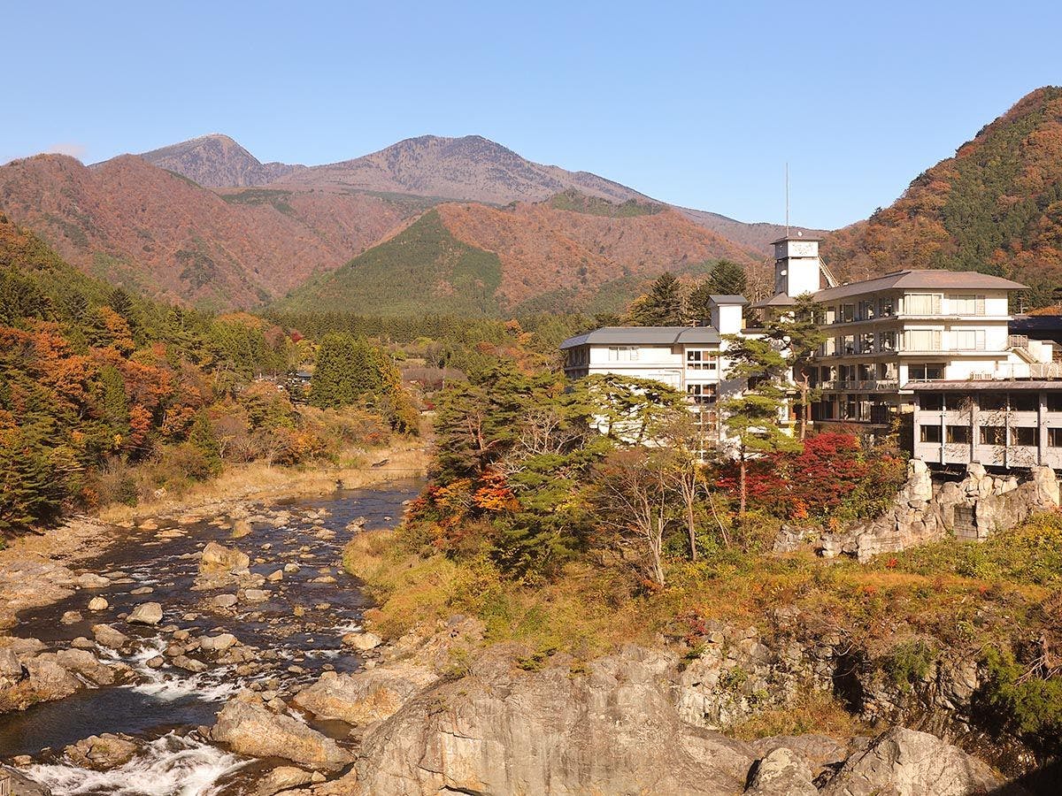 【外観（秋）】