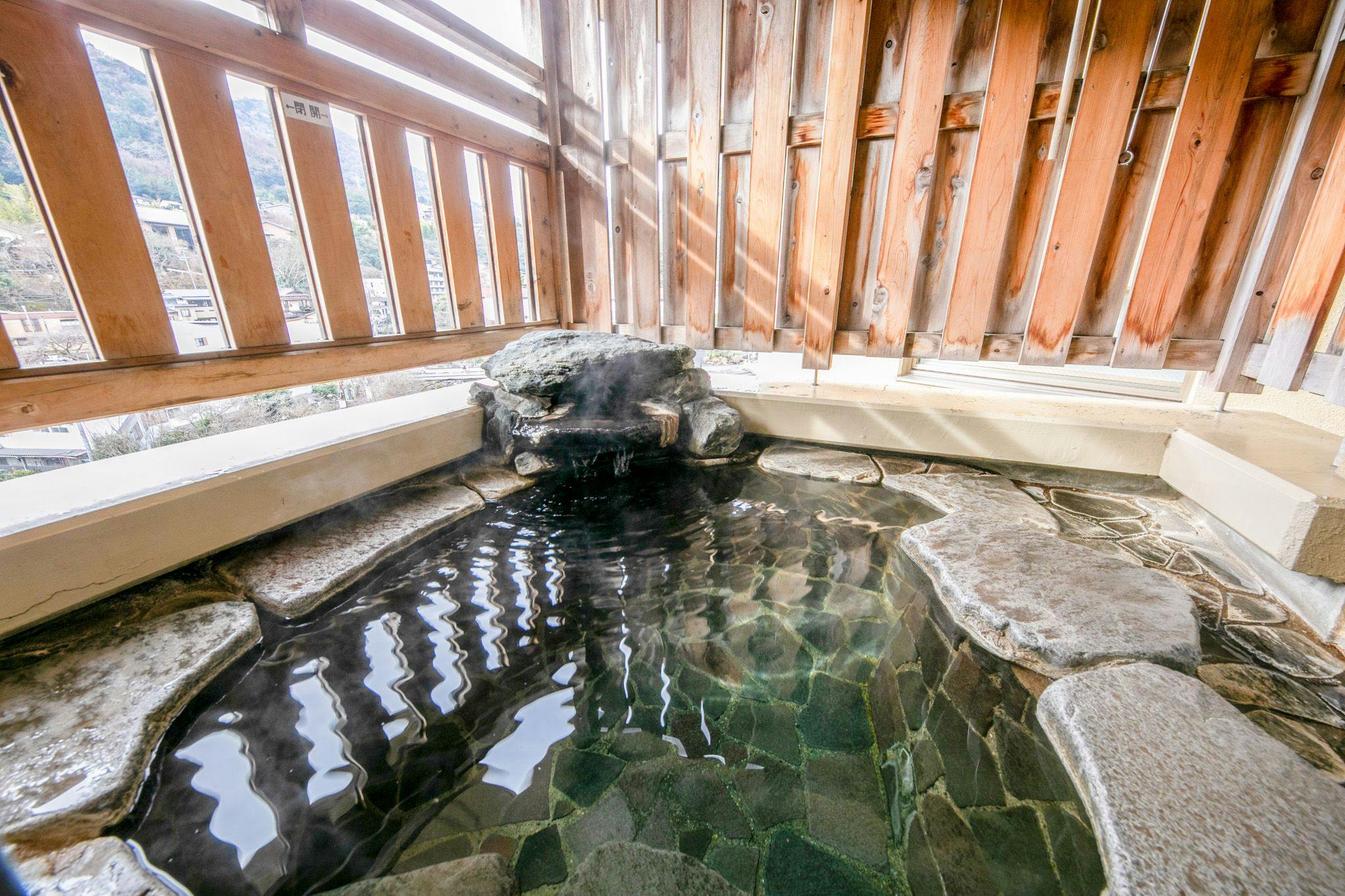 箱根湯本温泉　ホテル河鹿荘