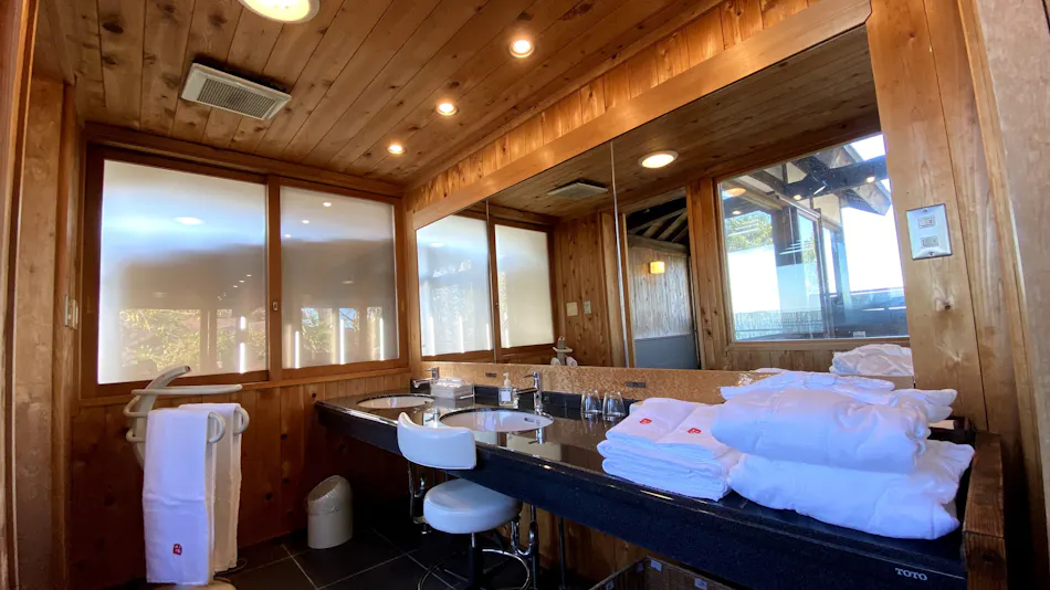 Hidden Inn with Open-Air Baths in Every Room - Hana no Kumo