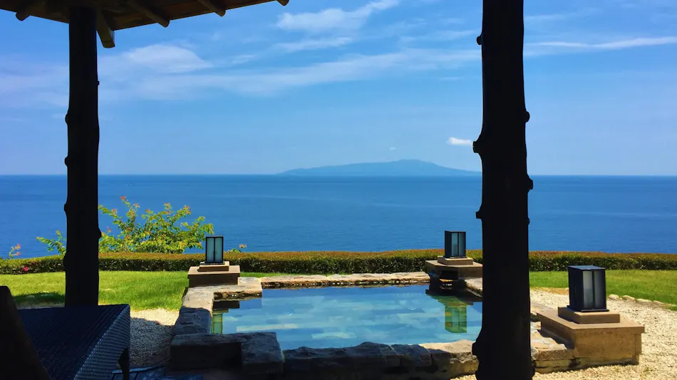 "Tsuki no Usagi: A Secluded Inn with Spectacular Views"
