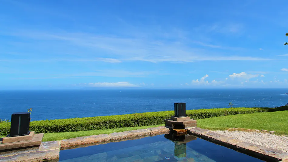 "Tsuki no Usagi: A Secluded Inn with Spectacular Views"