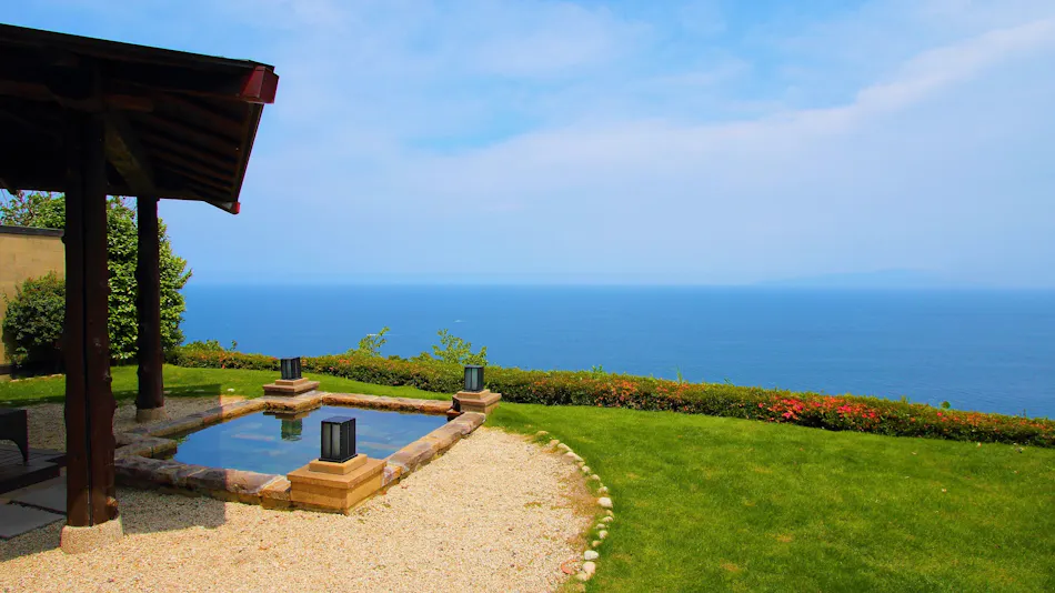 "Tsuki no Usagi: A Secluded Inn with Spectacular Views"