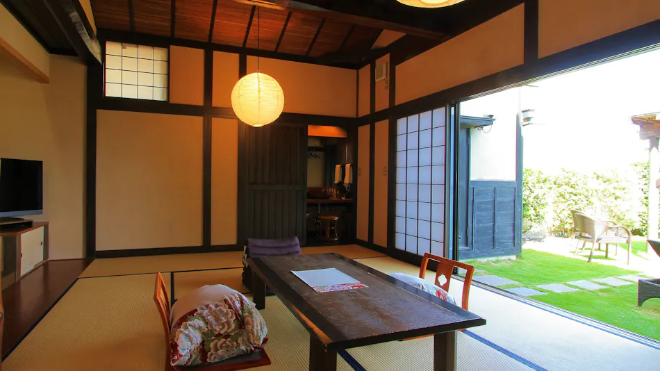 "Tsuki no Usagi: A Secluded Inn with Spectacular Views"