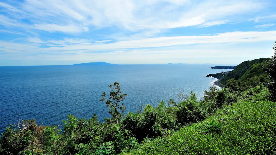 "Tsuki no Usagi: A Secluded Inn with Spectacular Views"