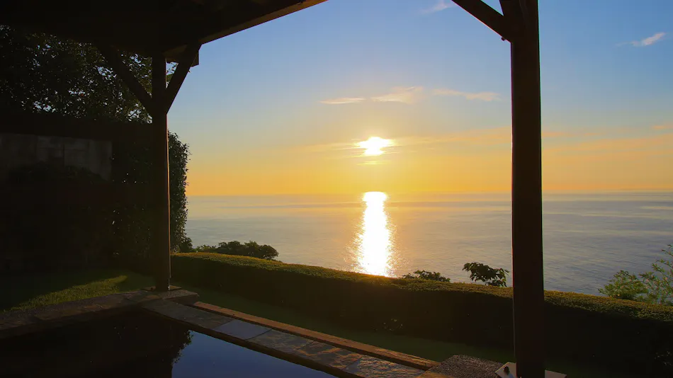 "Tsuki no Usagi: A Secluded Inn with Spectacular Views"