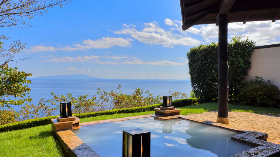 "Tsuki no Usagi: A Secluded Inn with Spectacular Views"