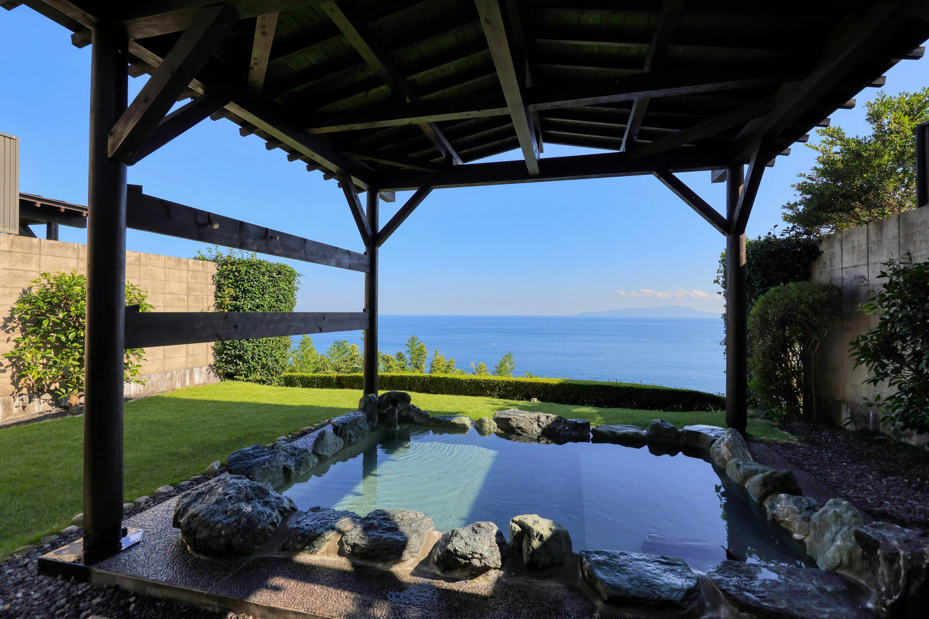 【二階屋洋室】温泉露天風呂 おぼろ月