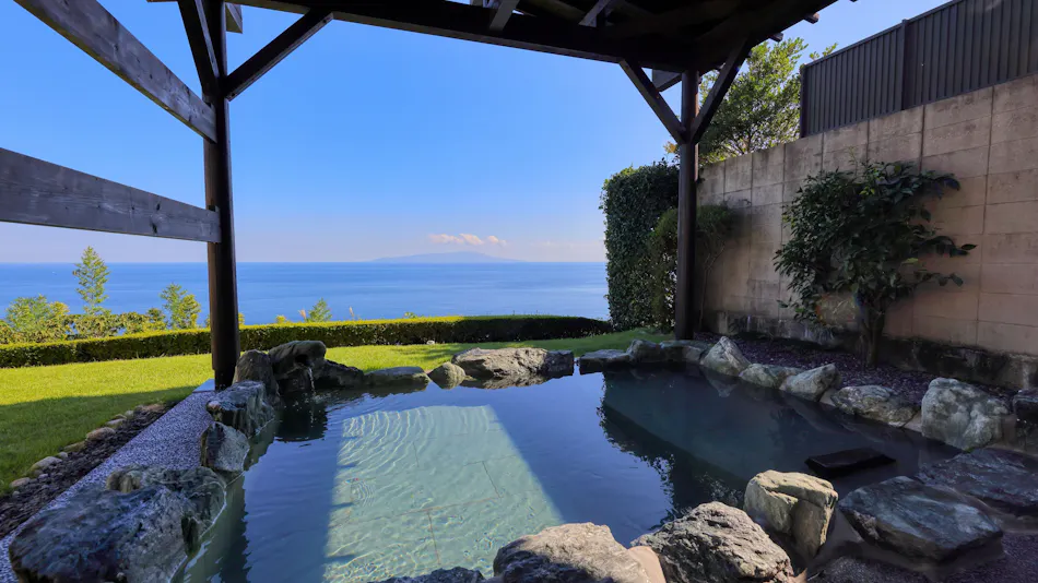 "Tsuki no Usagi: A Secluded Inn with Spectacular Views"