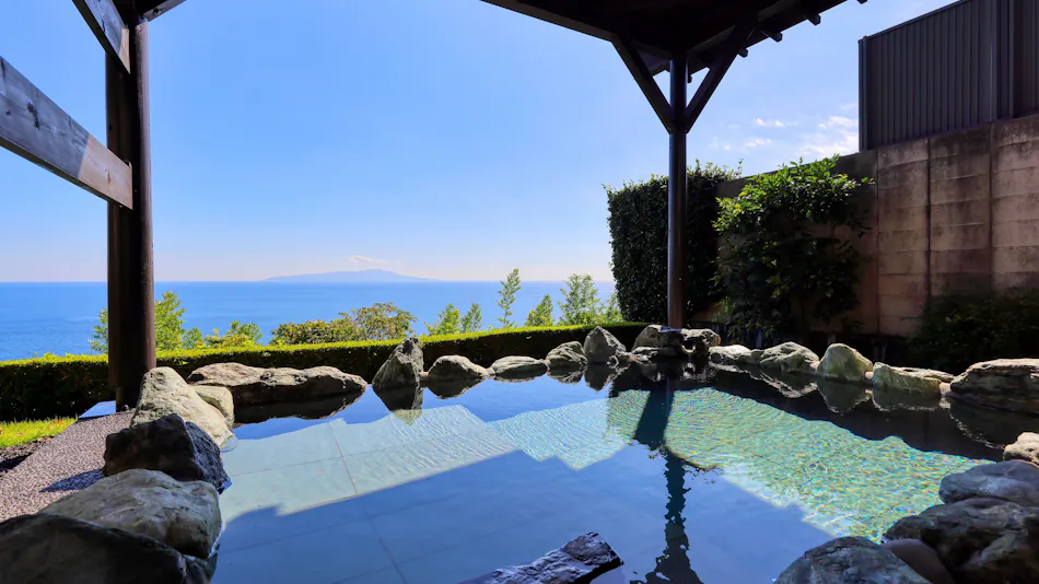 "Tsuki no Usagi: A Secluded Inn with Spectacular Views"