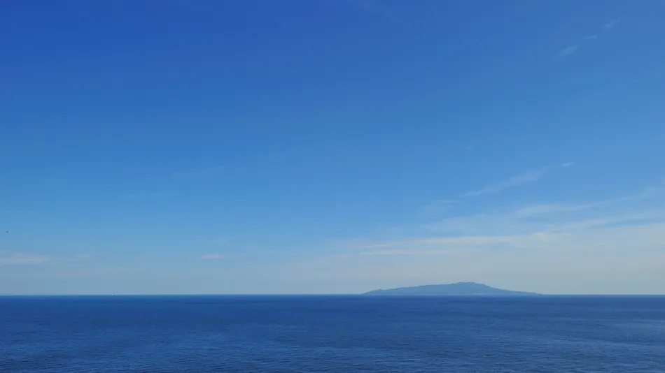"Tsuki no Usagi: A Secluded Inn with Spectacular Views"