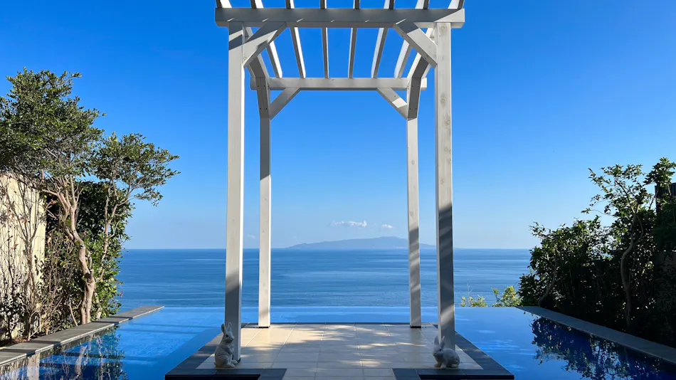 "Tsuki no Usagi: A Secluded Inn with Spectacular Views"