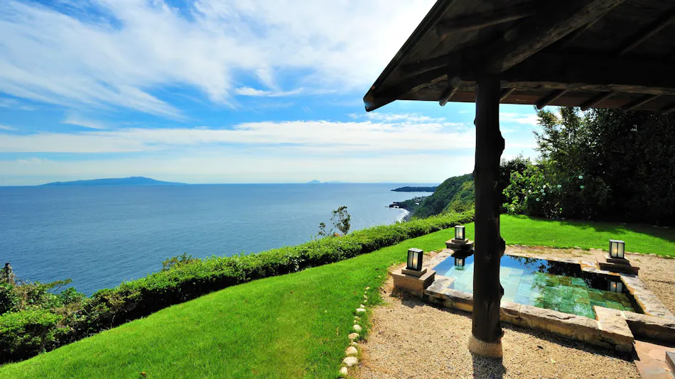 "Tsuki no Usagi: A Secluded Inn with Spectacular Views"