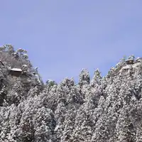 山寺の雪景色。