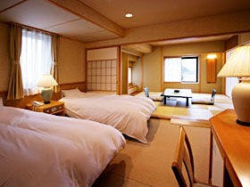 絶景の夕陽に心癒され　庄内の美味を堪能　游水亭いさごや