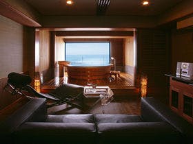 絶景の夕陽に心癒され　庄内の美味を堪能　游水亭いさごや