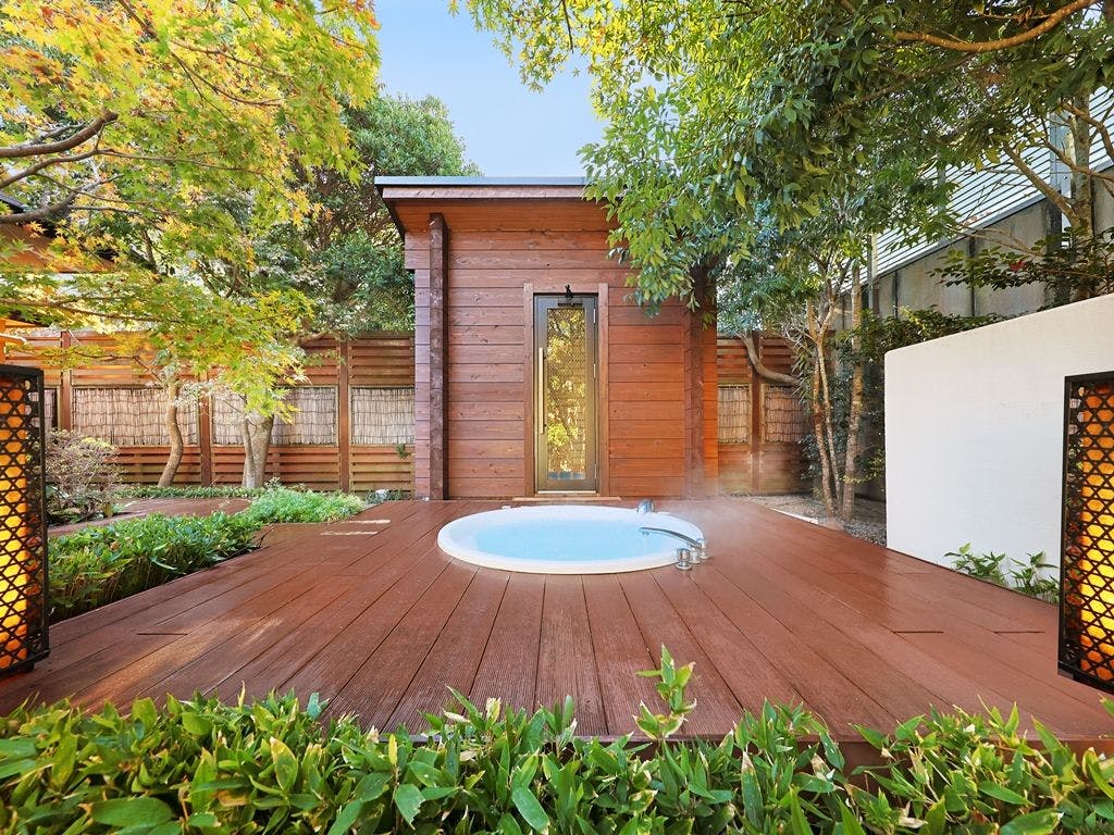 Sauna kayu baru akan dipasang di setiap vila pada 25 Desember.