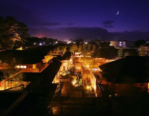 施設全景 夜景