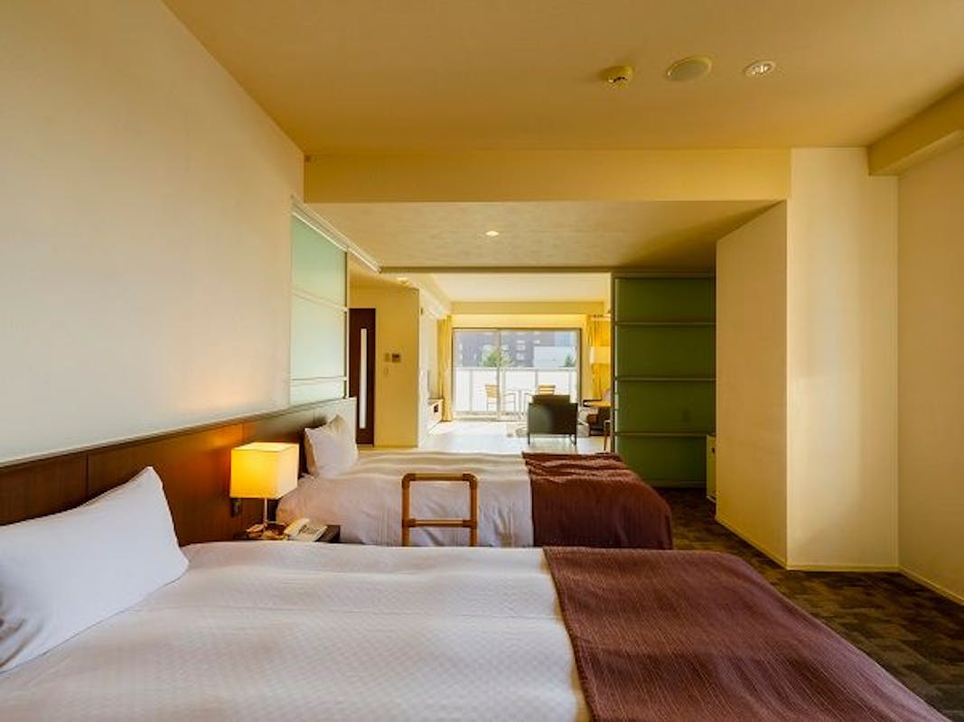 【HAKODATE 男爵倶楽部　HOTEL＆RESORTS】ユニバーサルツイン（最大３名・70平米）ベッドルーム