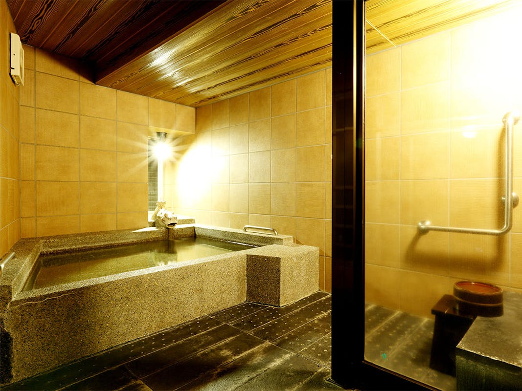 西伊豆・戸田温泉【ときわや】石造り内湯・ダイニングルーム付和洋室の浴室