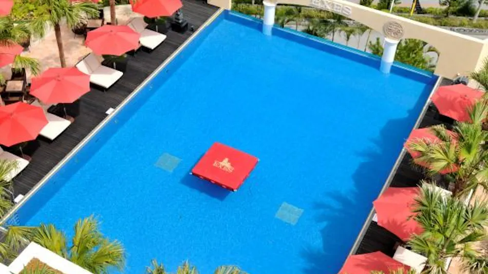 OKINAWA KARIYUSHI RESORT EXES ONNA