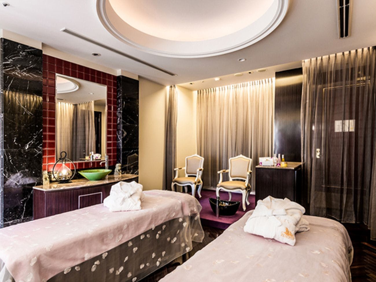 OKINAWA KARIYUSHI RESORT EXES ONNA