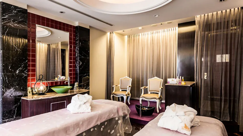 OKINAWA KARIYUSHI RESORT EXES ONNA