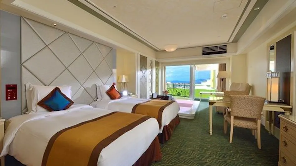 OKINAWA KARIYUSHI RESORT EXES ONNA