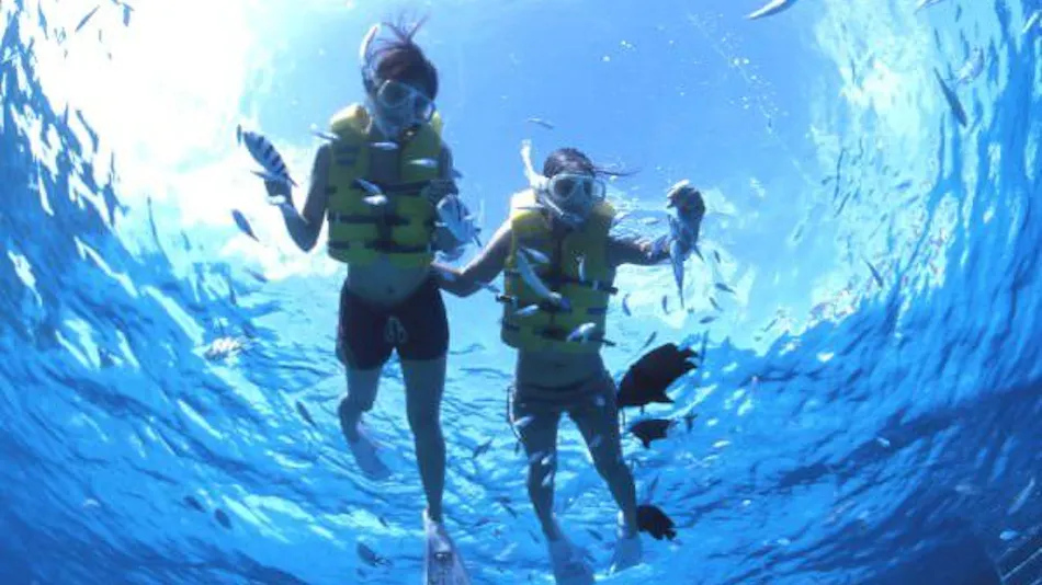 OKINAWA KARIYUSHI RESORT EXES ONNA