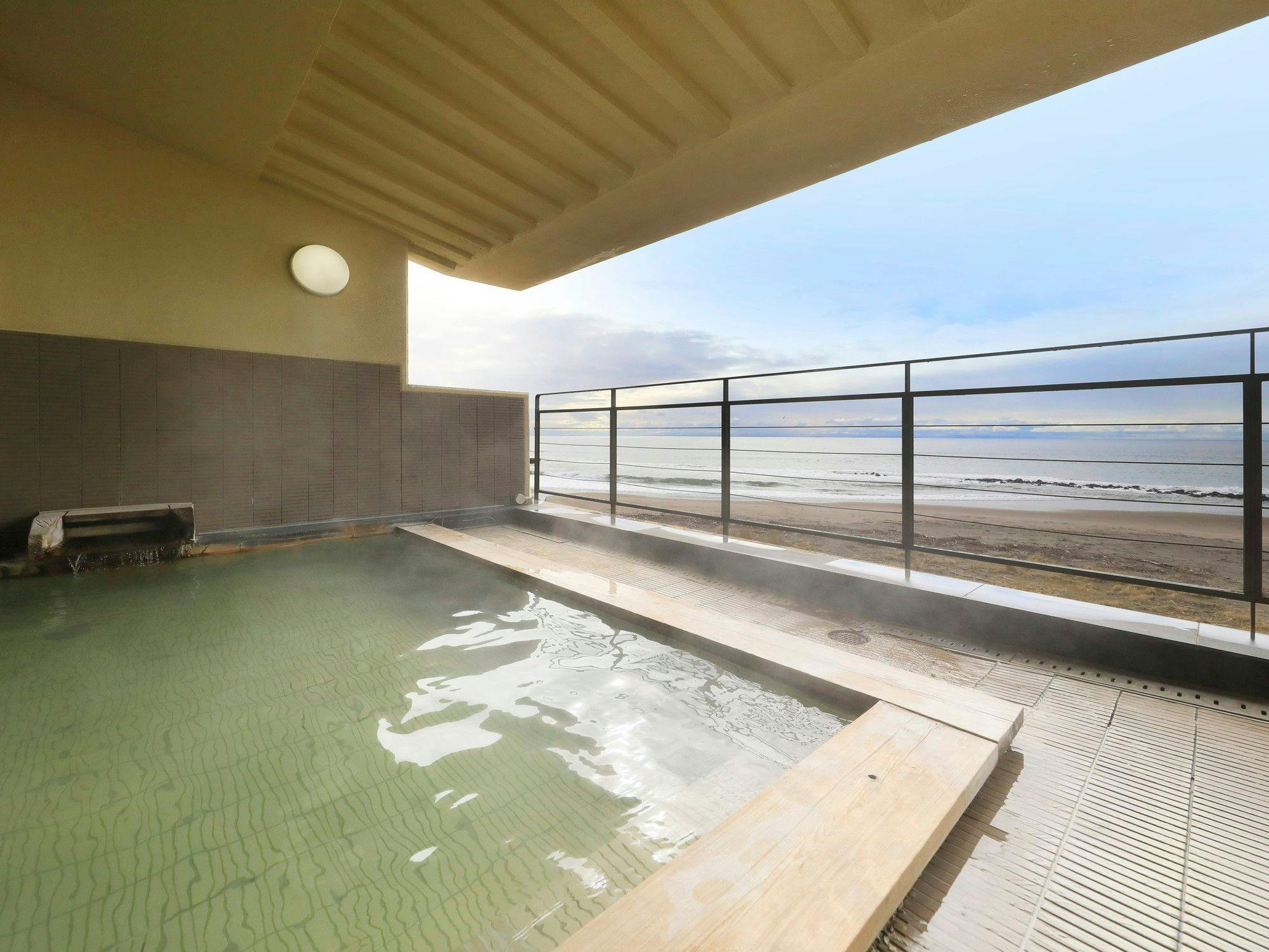 【남성 대욕장 ~달의 탕~】노천탕