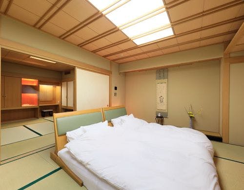 【新館】和室二間～本間（ベッドルーム）～