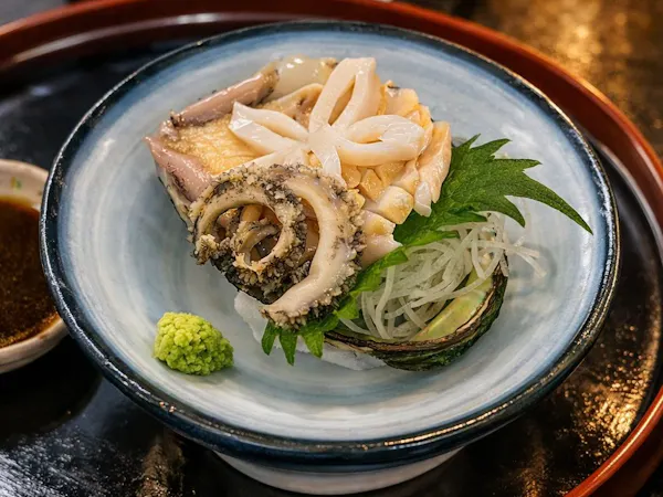 【上質会席】鮑の刺身を味わう/源泉掛け流し内湯付・お部屋食