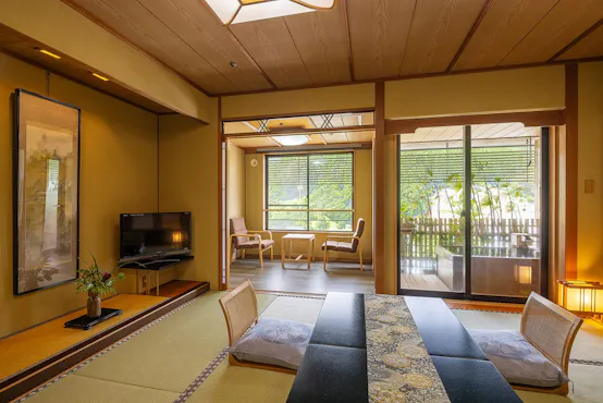 附有溫泉露天浴池的客房範例。