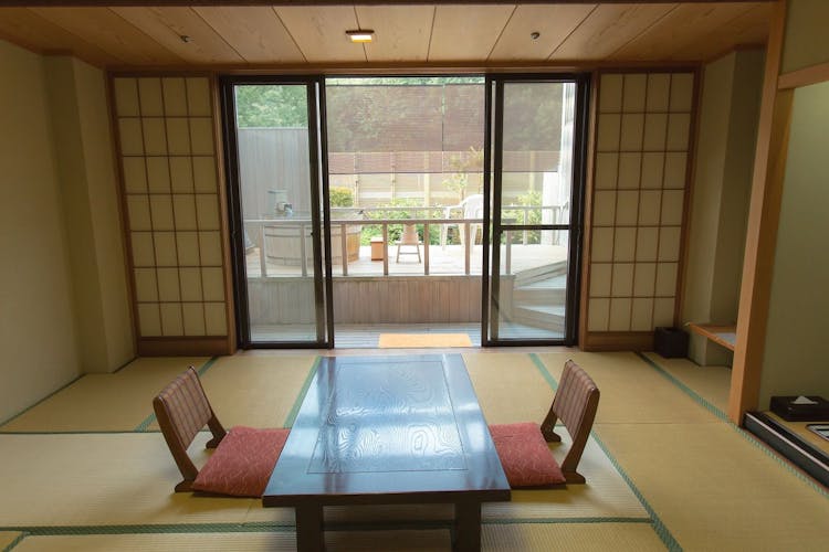 【ひのき露天風呂付】和室（12.5帖）＋ウッドデッキのサムネイル画像