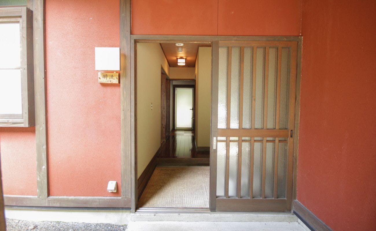部屋の前