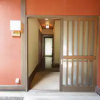 部屋の前