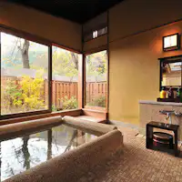 อ่างอาบน้ำกึ่งกลางแจ้ง 'ฮานาโมโมะ'