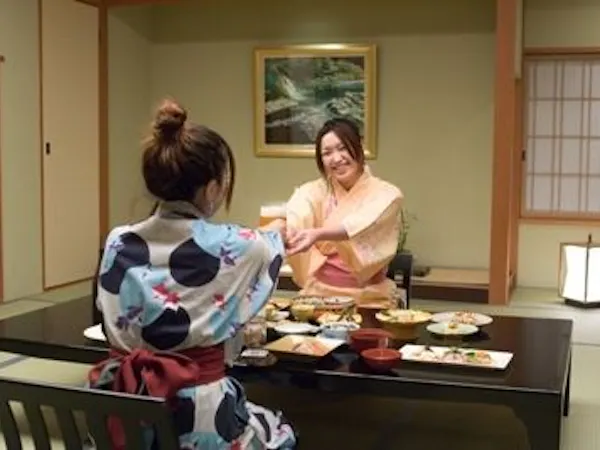 【美容と美食のレディースプラン】美味しい四季替わり会席と大人気のふかし湯で湯めぐり