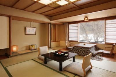 호리코타츠가 있는 일본식 객실, 10 다다미.