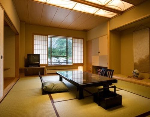 貴賓室　和室１０畳＋ツインルーム