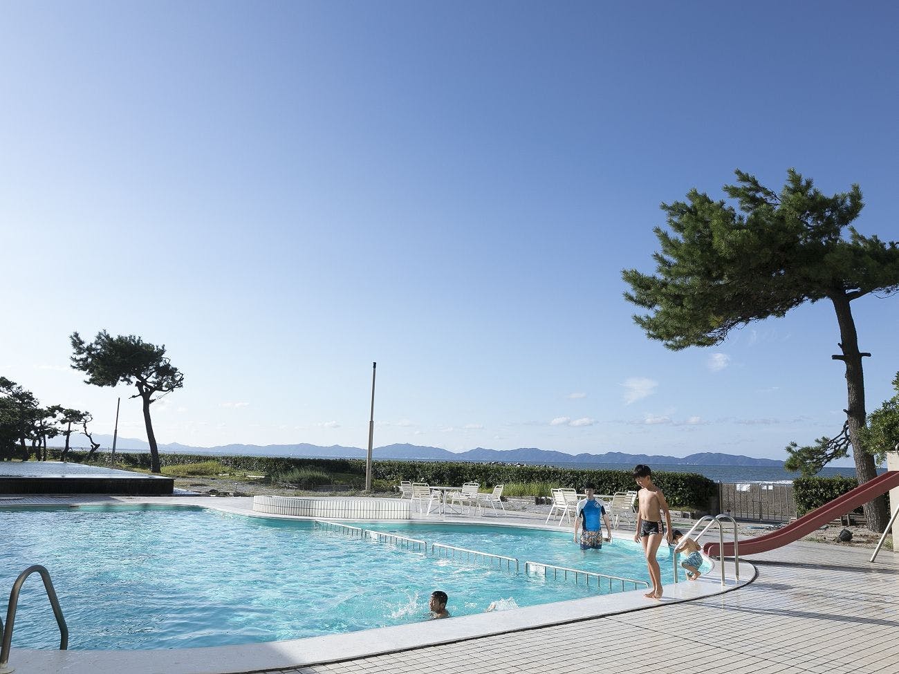 Kolam renang kanak-kanak di hotel saudara juga boleh digunakan.